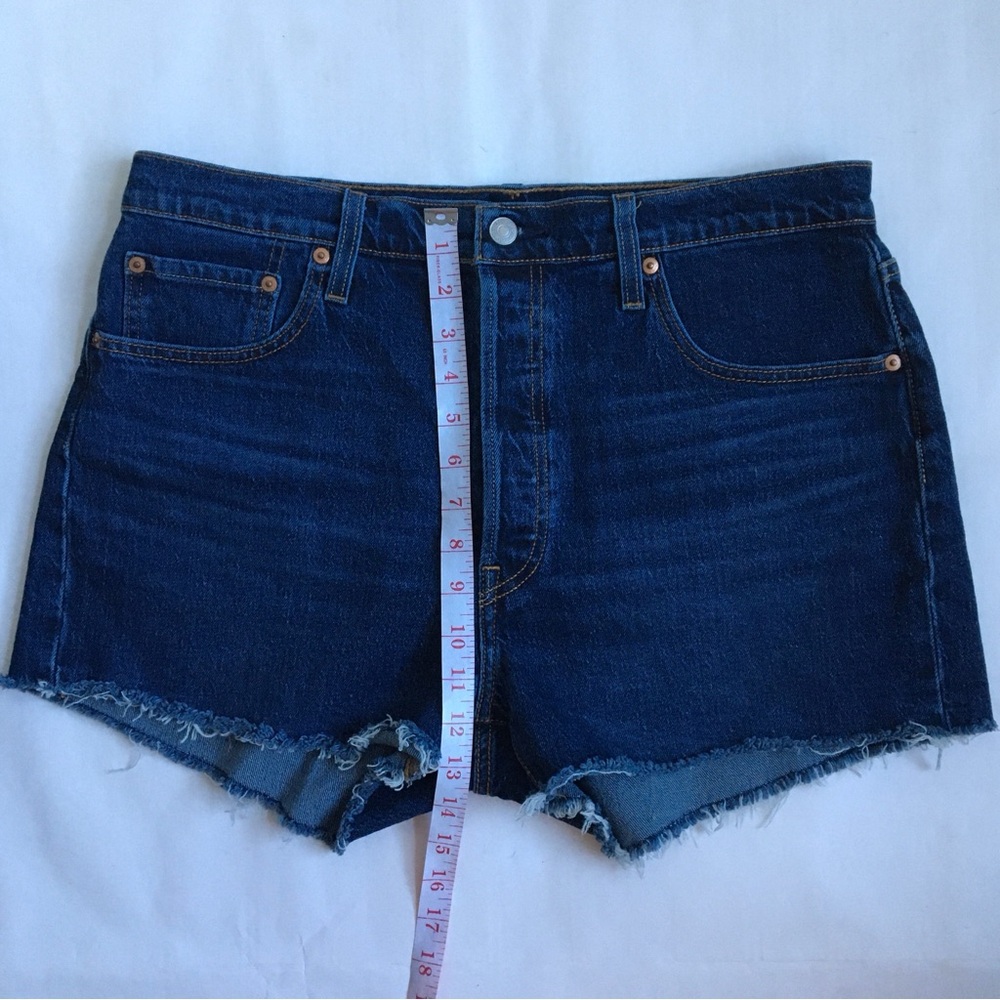 Levi’s 501 High Rise Buttonfly Raw Hem Dark Wash Blue Denim Jean Short Size 34 - Picture 12 of 17